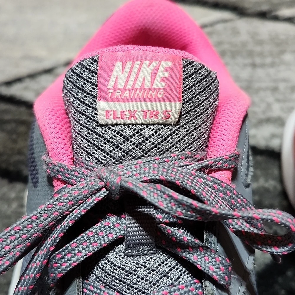 NIKE FLEX TRAINER 5 GRAY & PINK WHITE SWOOSH ATHLETIC SHOES 9.5
